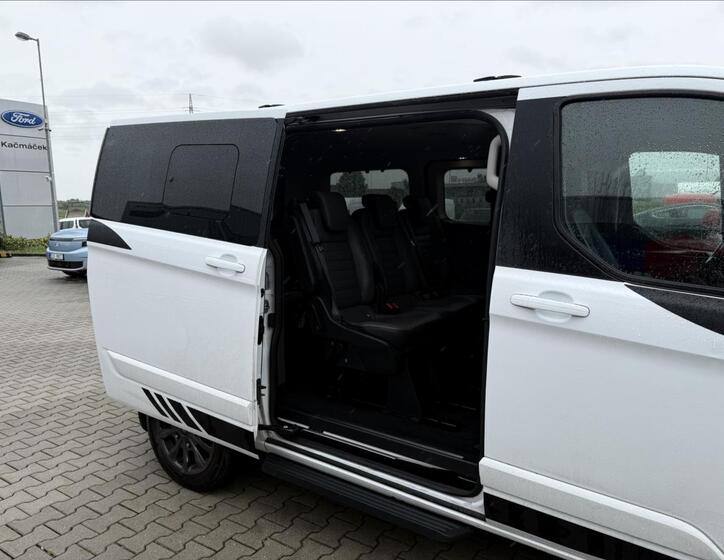 Ford Tourneo Custom 13