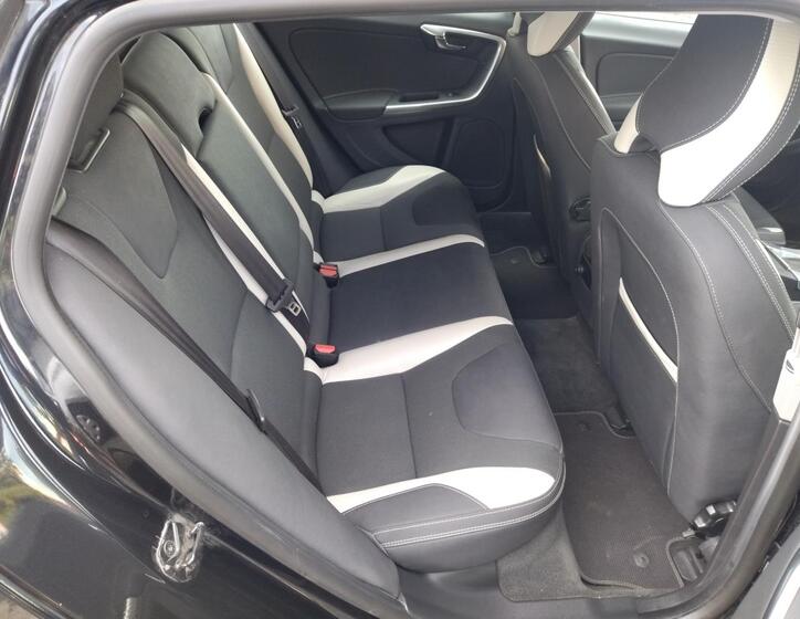 Volvo V60 16