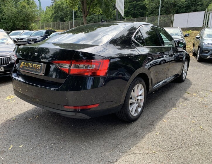 Škoda Superb 8
