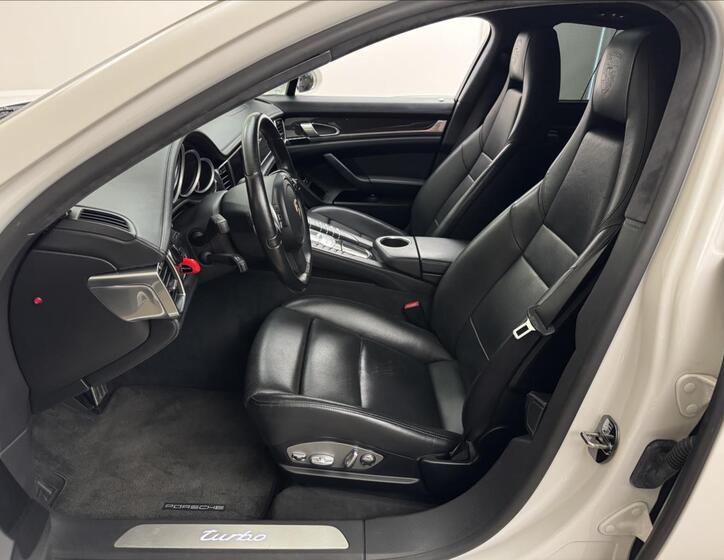 Porsche Panamera 39