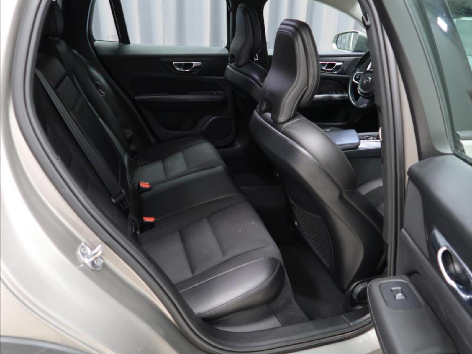 Volvo V60 10