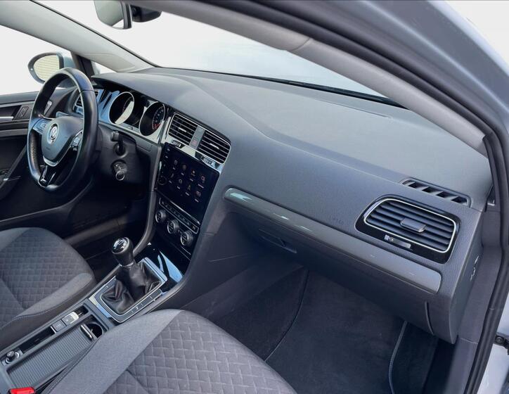Volkswagen Golf 22