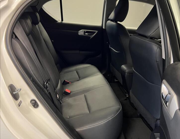 Lexus CT 200h 10