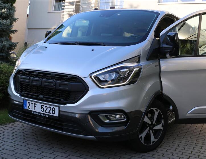 Ford Tourneo Custom 2