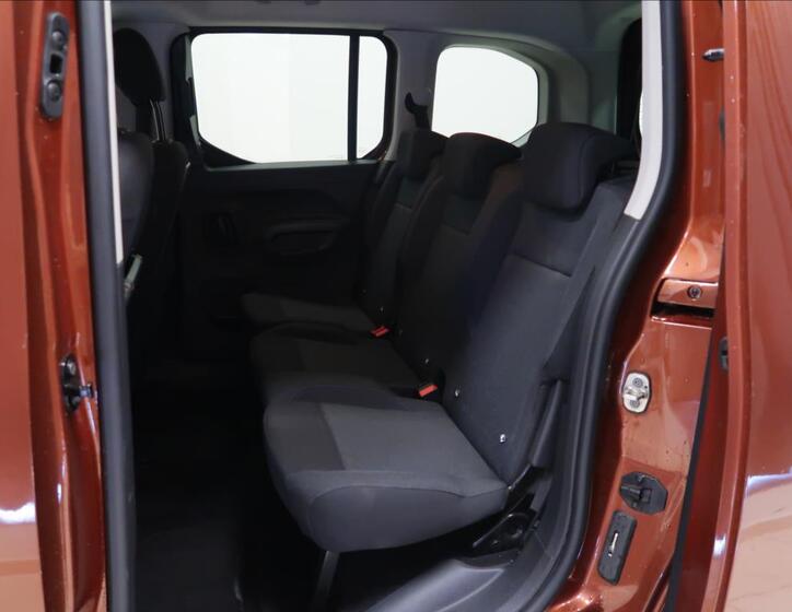Peugeot Rifter 8