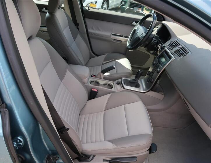 Volvo V50 13