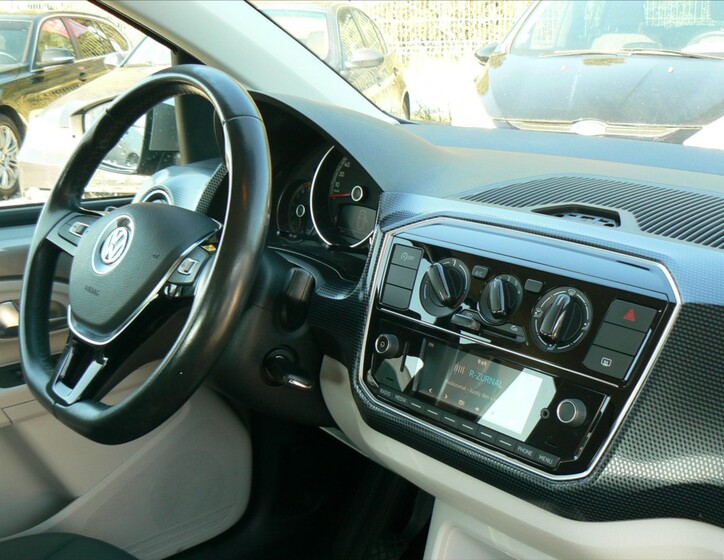 Volkswagen up! 17