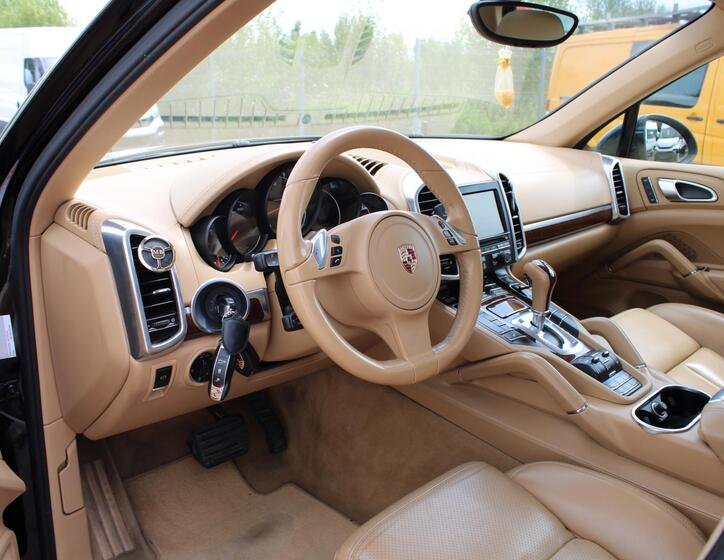 Porsche Cayenne 7
