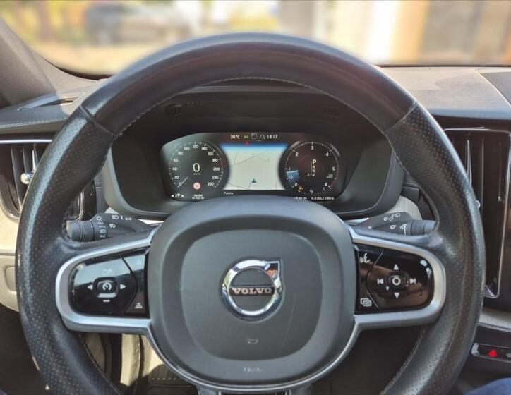 Volvo XC60 8