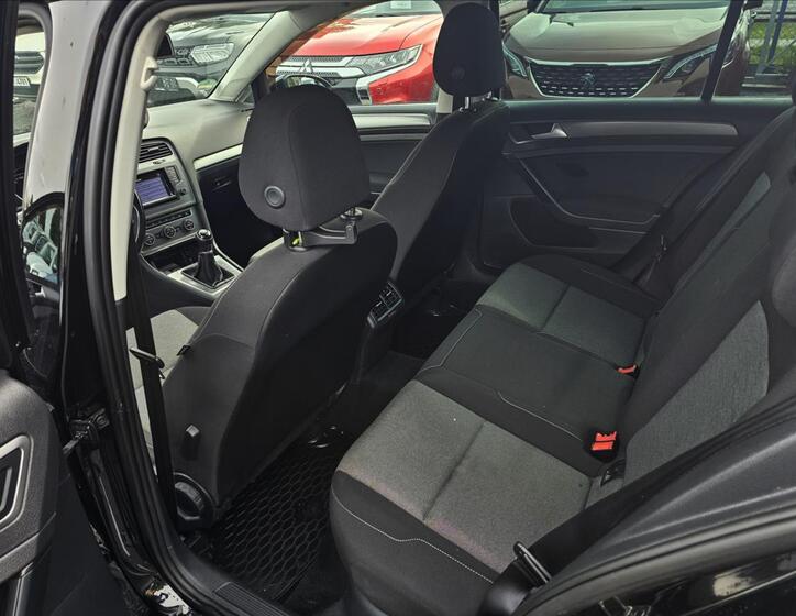 Volkswagen Golf 21