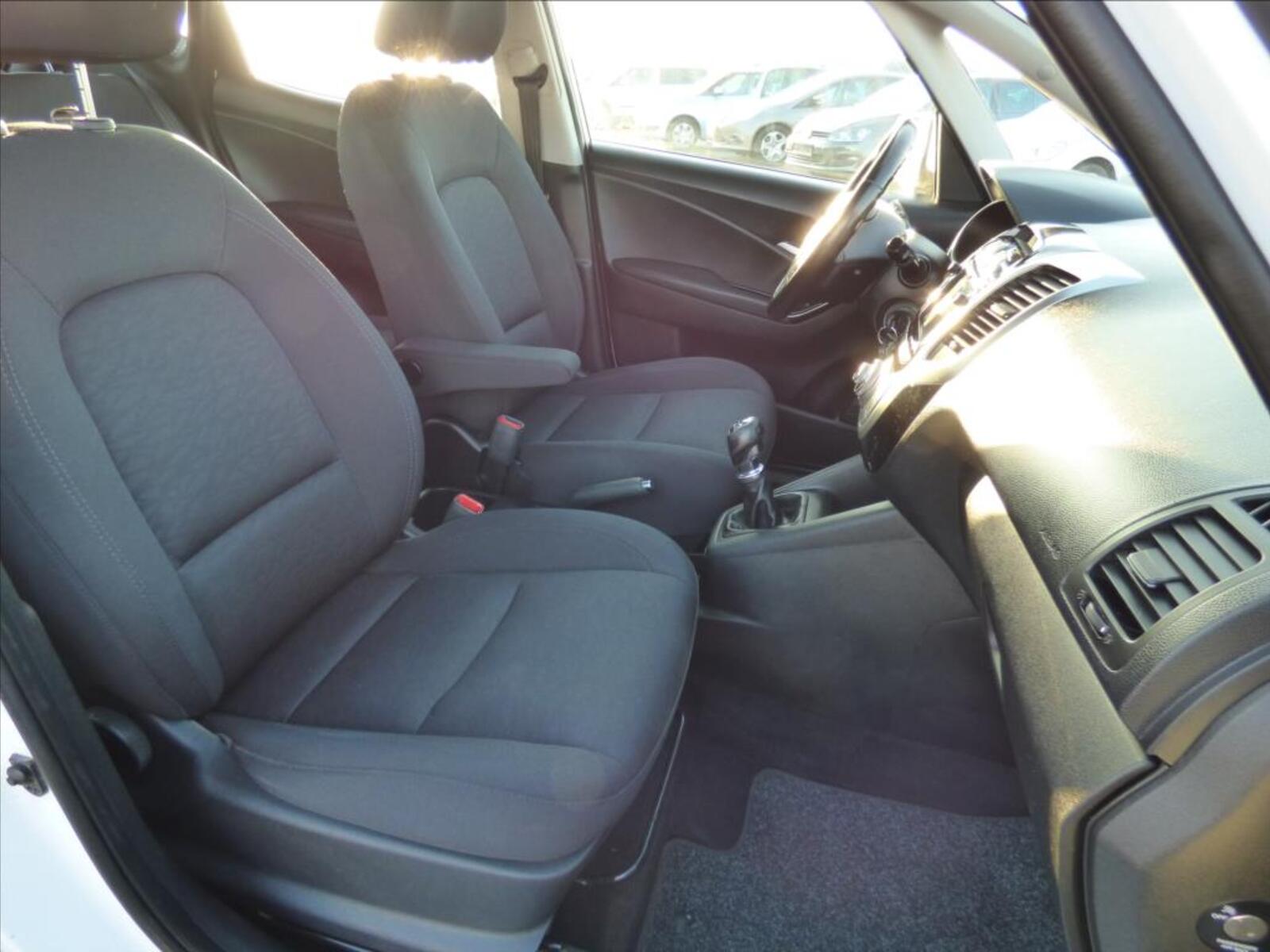 Hyundai ix20 49