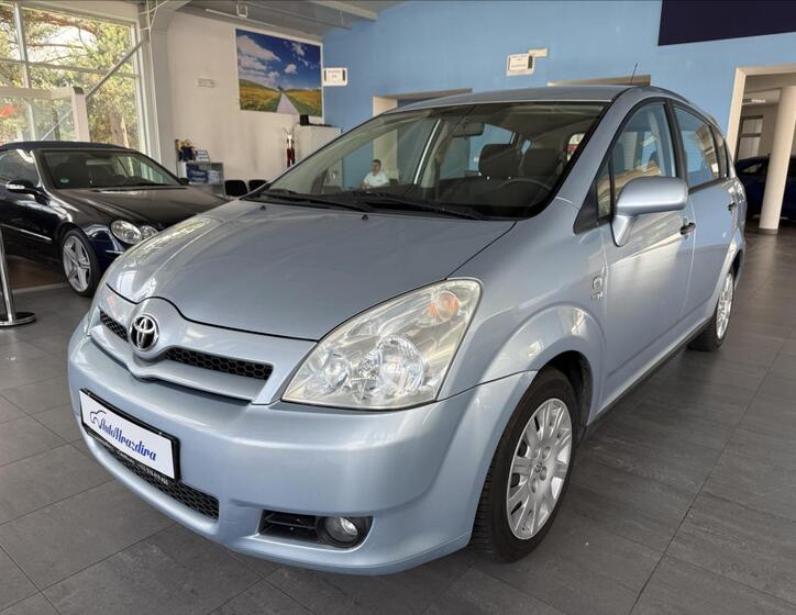 Toyota Corolla Verso 3