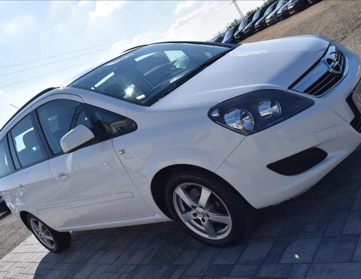 Opel Zafira 4