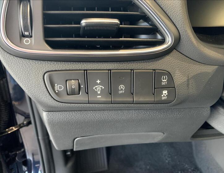 Hyundai i30 25