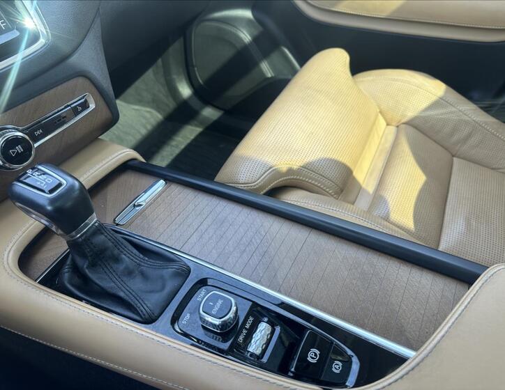 Volvo XC90 20