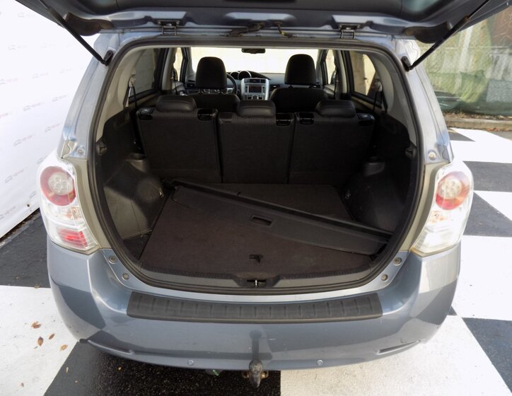 Toyota Verso 8