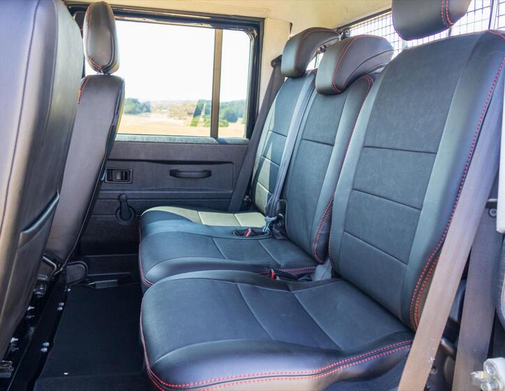 Land Rover Defender 13