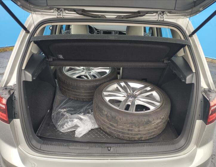 Volkswagen Golf 9