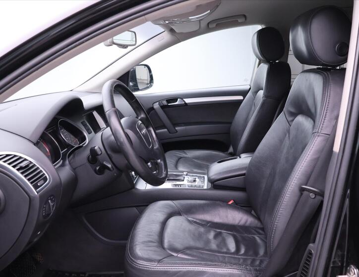 Audi Q7 11
