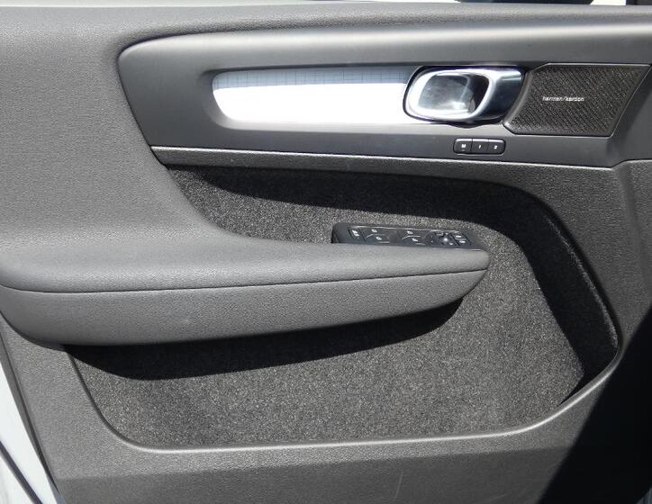Volvo XC40 8
