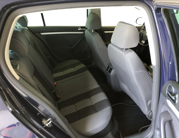 Volkswagen Golf 11