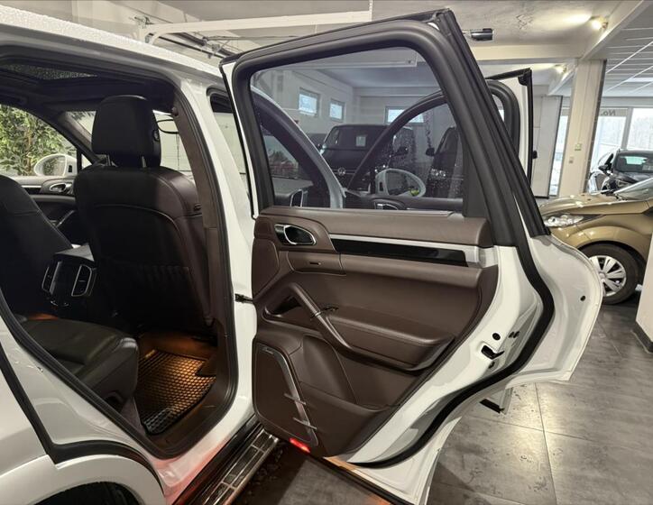 Porsche Cayenne 27