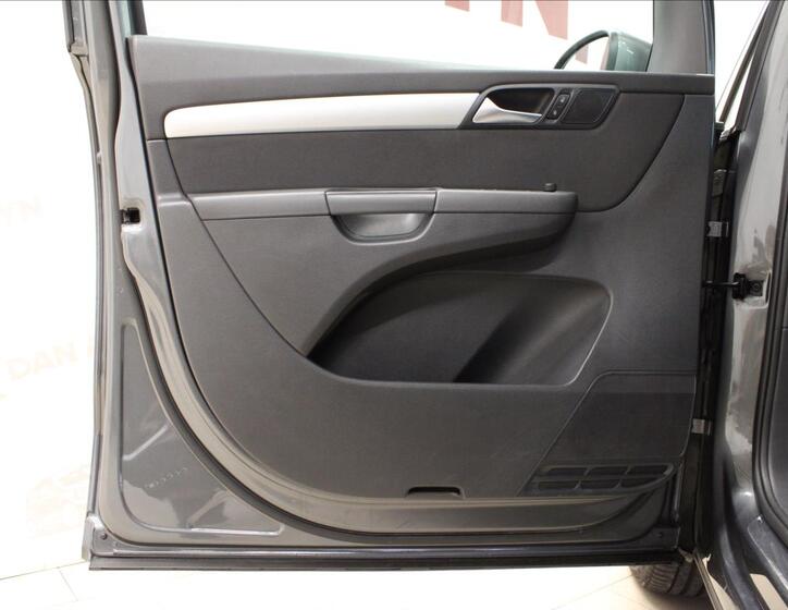 Volkswagen Sharan 9