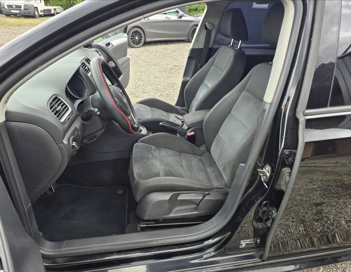Volkswagen Golf 11