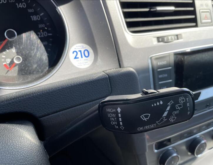 Volkswagen Golf 24