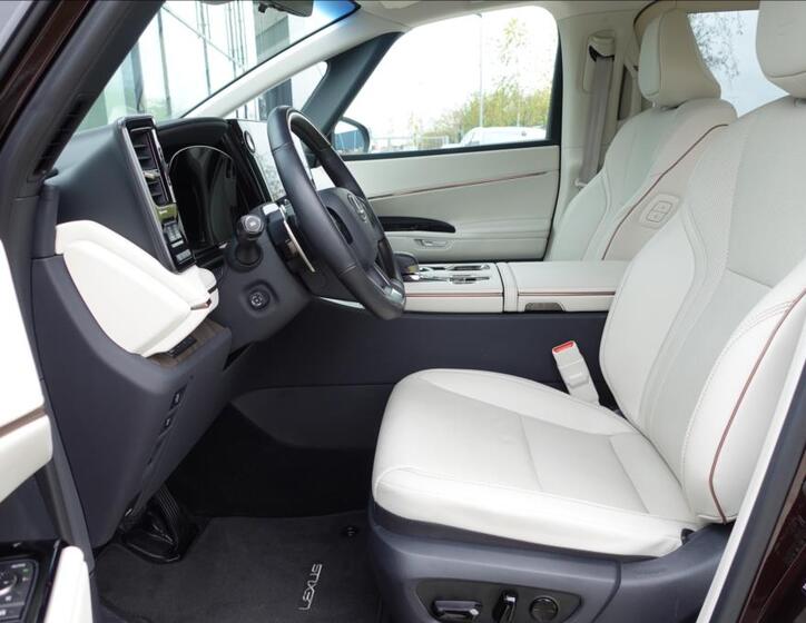 Lexus LM 350h 11