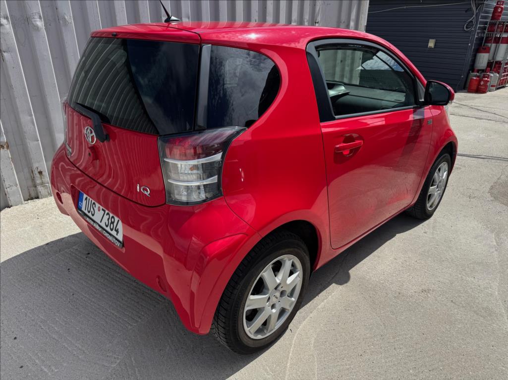 Toyota iQ