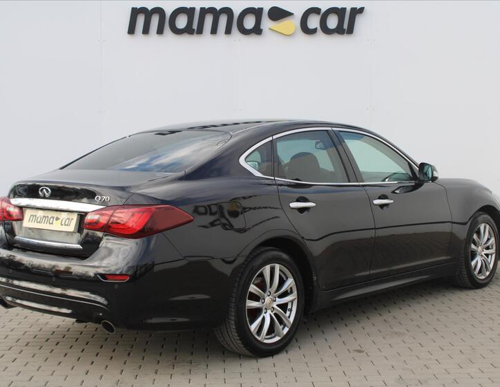 Infiniti Q70 7