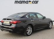 Infiniti Q70 7