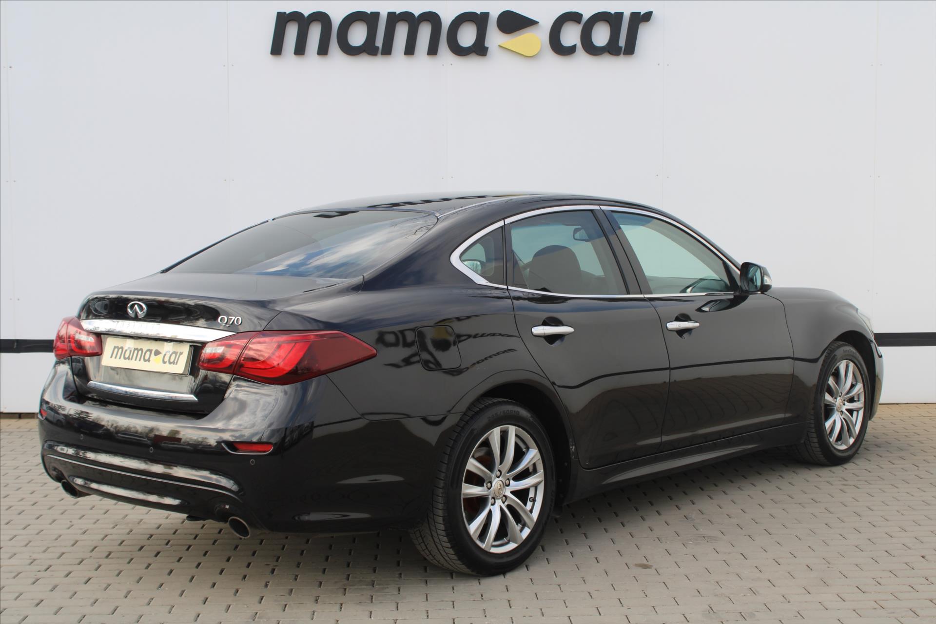 Infiniti Q70
