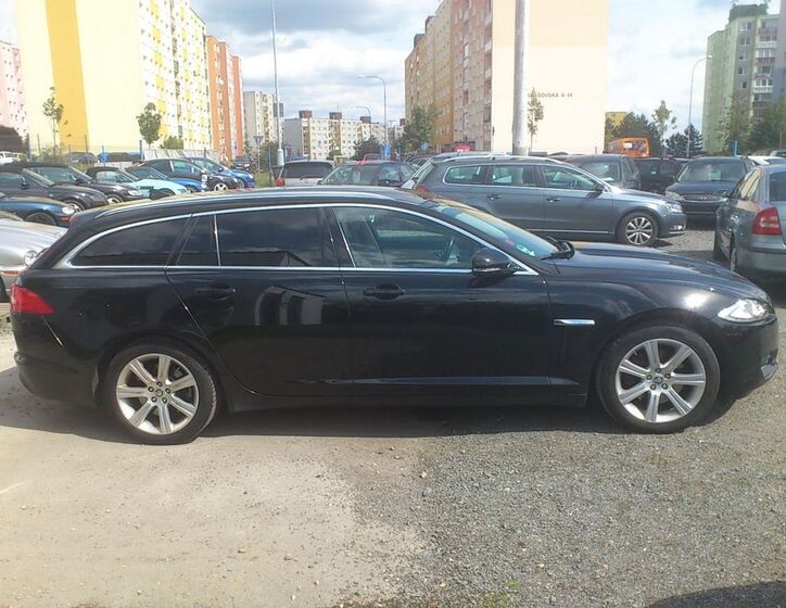 Jaguar XF 8