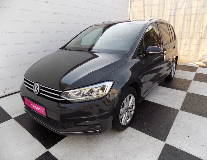 Volkswagen Touran 1
