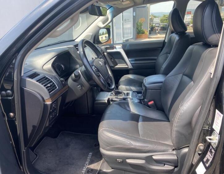 Toyota Land Cruiser 11