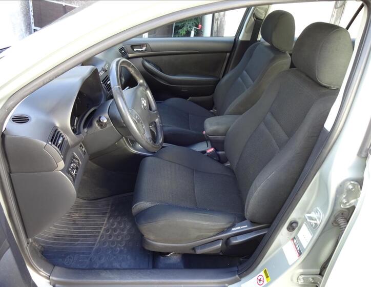 Toyota Avensis 16