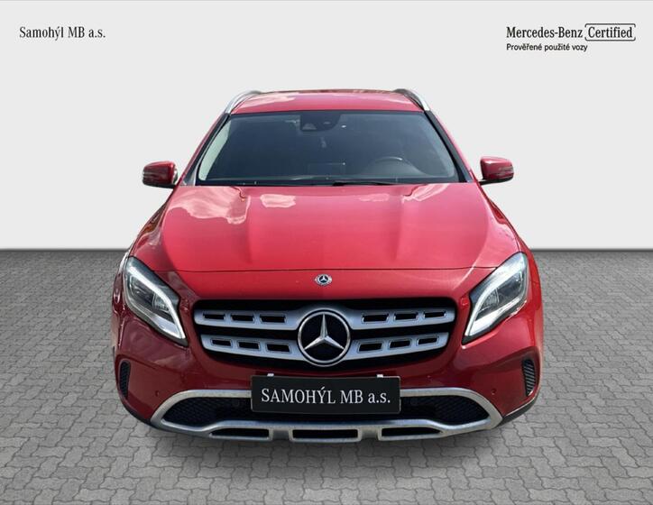 Mercedes-Benz GLA 8