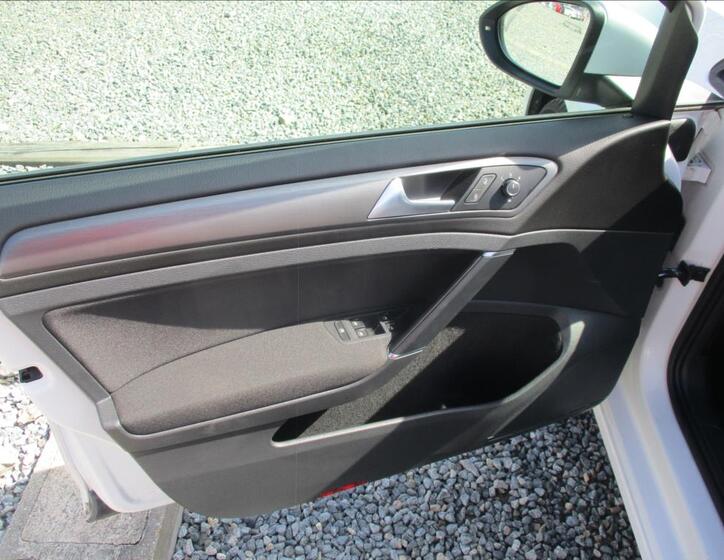 Volkswagen Golf 12
