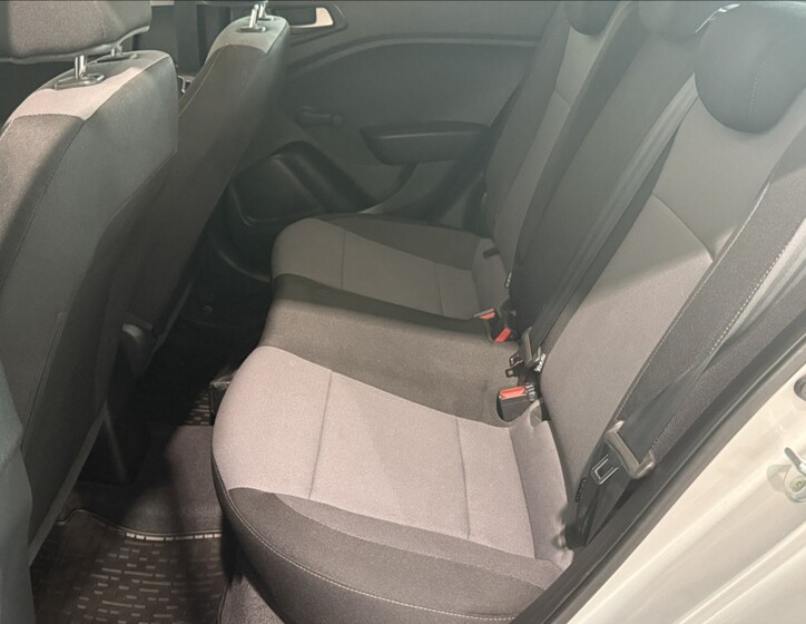 Hyundai i20 8