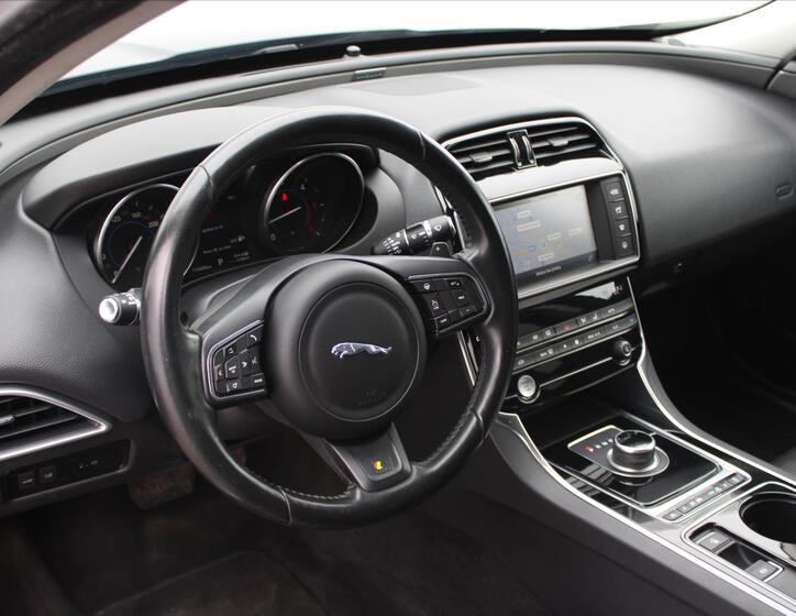 Jaguar XE 14
