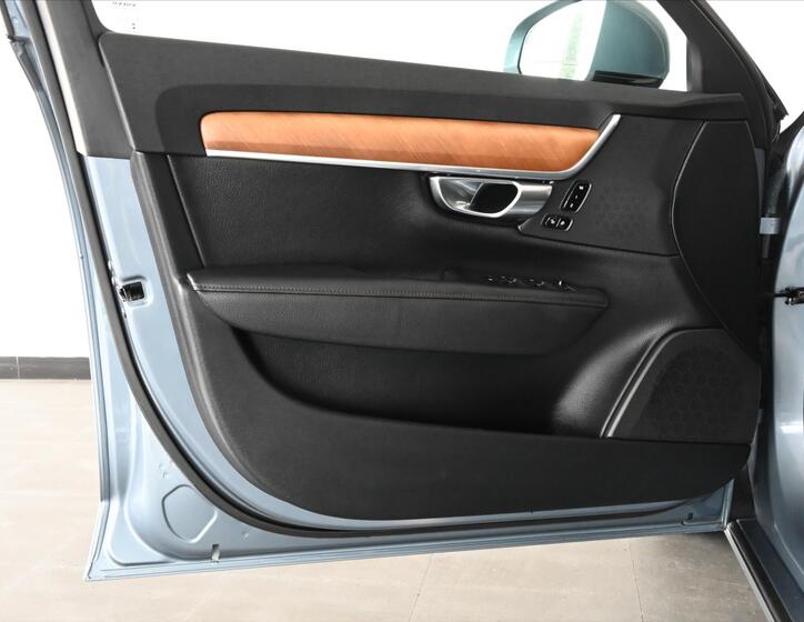 Volvo V90 26