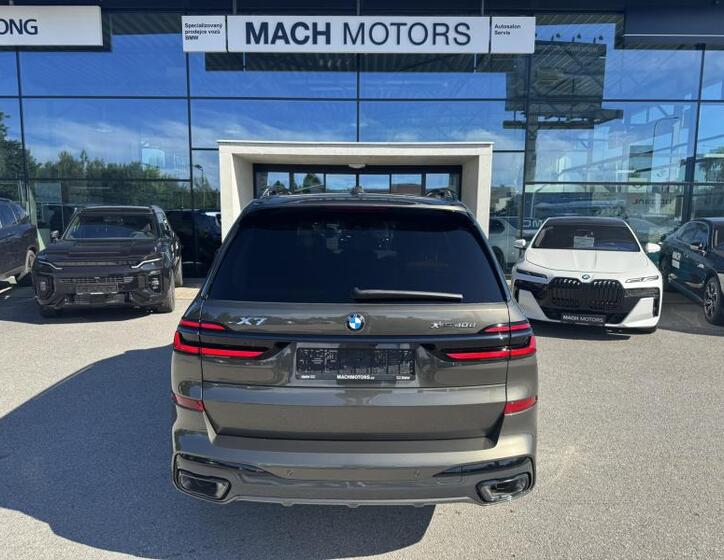 BMW X7 10