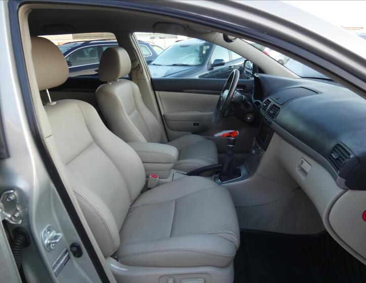 Toyota Avensis 11