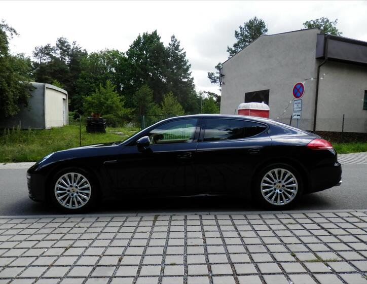 Porsche Panamera 6