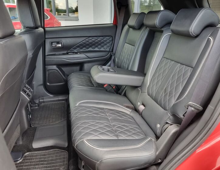 Mitsubishi Outlander 12