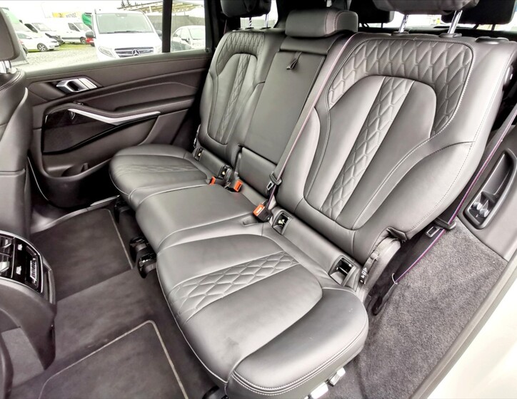 BMW X7 30