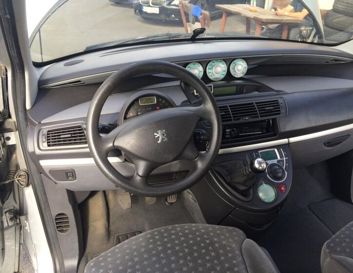 Peugeot 807 10