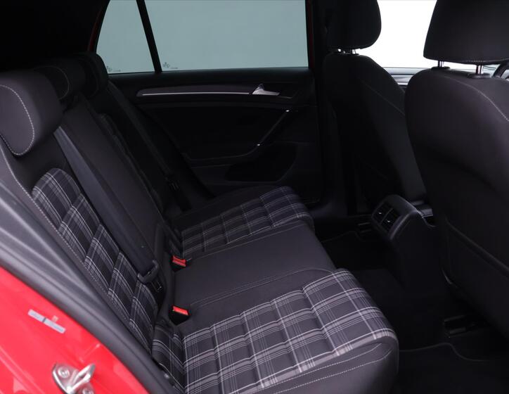 Volkswagen Golf 15